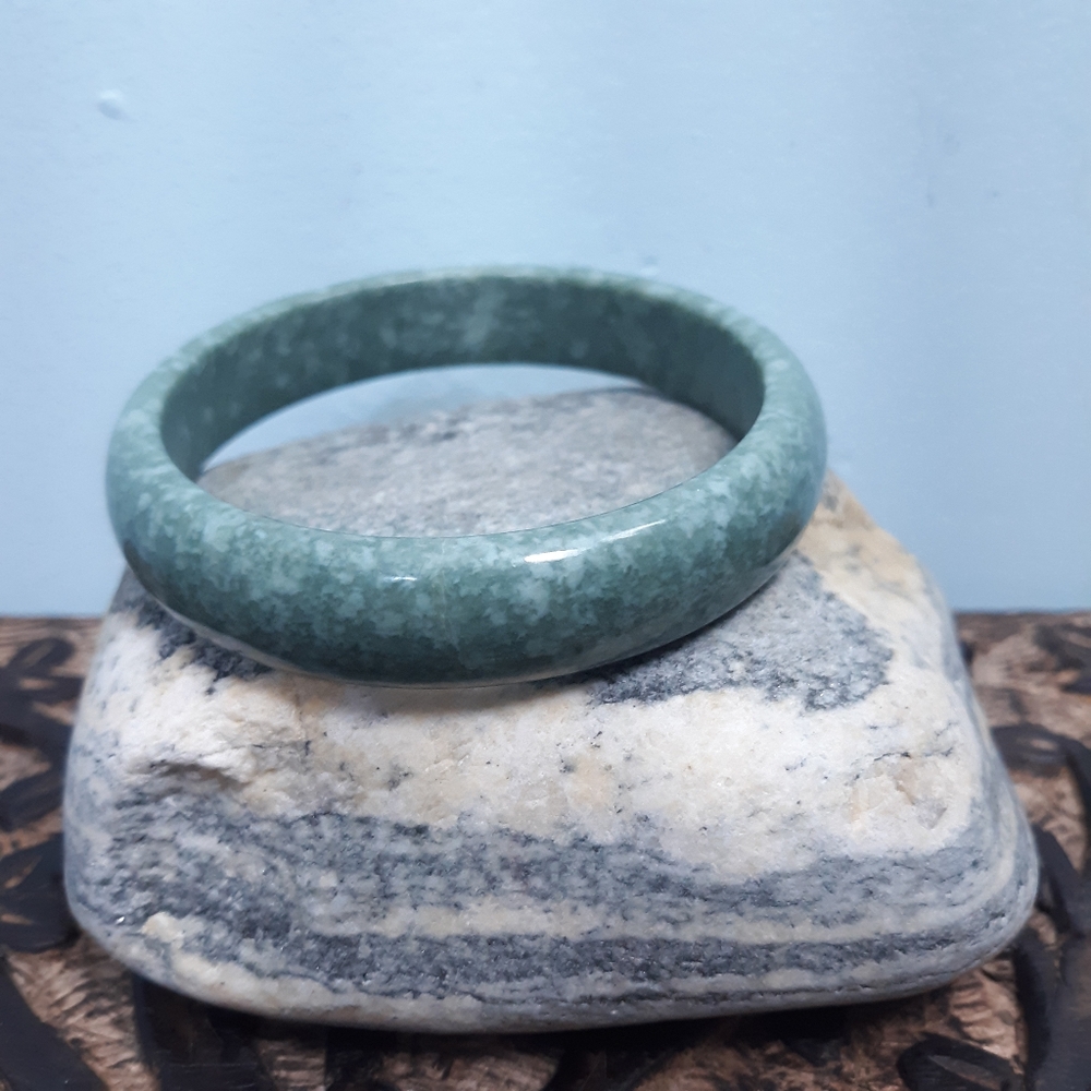 Elegant Green Jade Stone Bangle Bracelet 2.25" gap